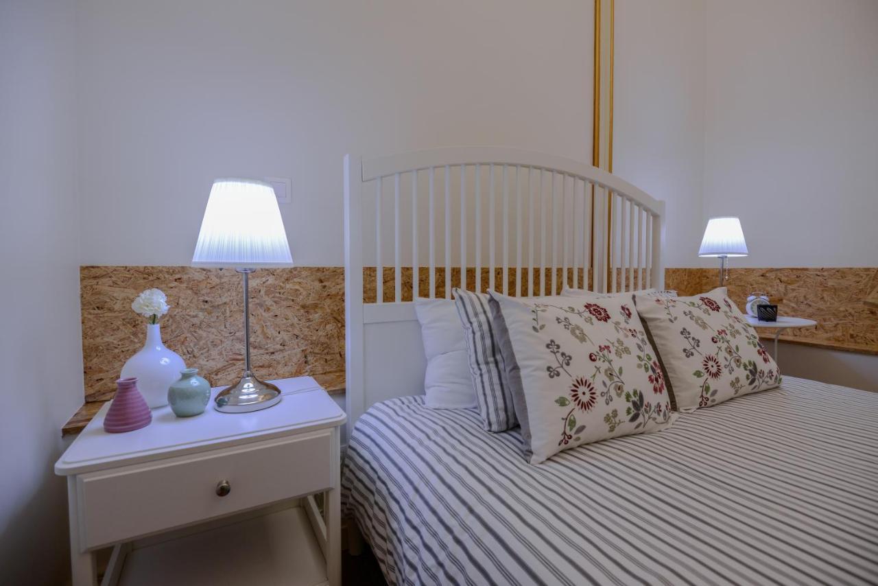 Casa Ateneu Ponta Delgada  Bilik gambar